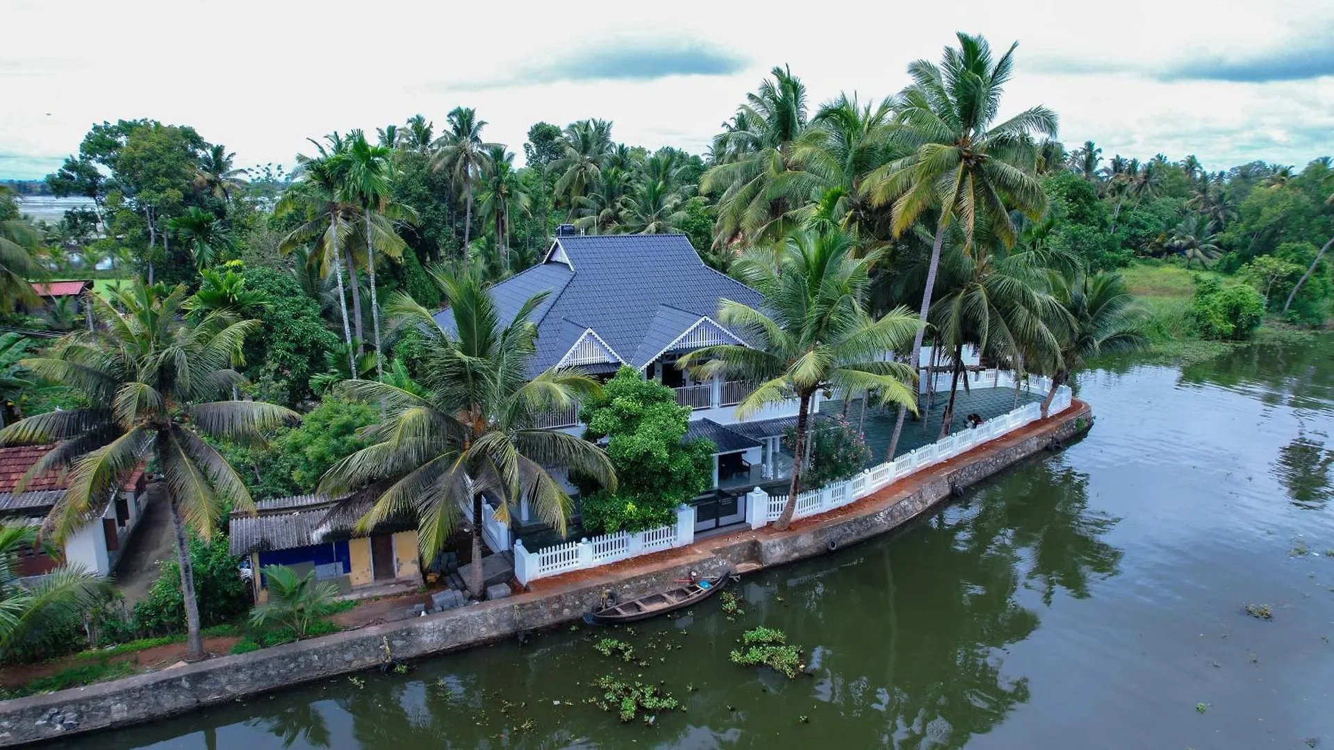 Manthra Lake View Homestay Alappuzha